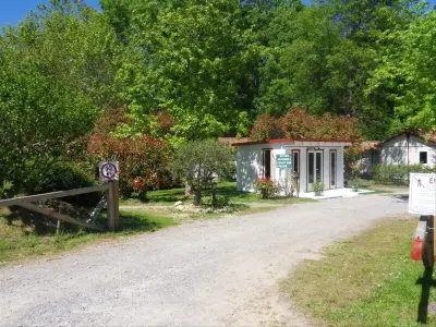 Chalet à Urt, CAMPING ETCHE ZAHAR - Chalet 22 m² / terrasse 9 m² 762563 N°773805 - Photo 0