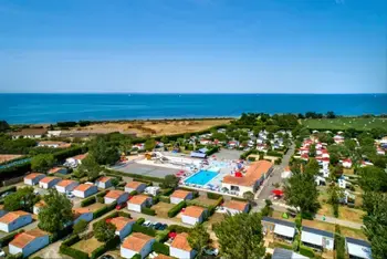 Hut in Loix, Camping Les Ilates - Cabane Lodge sur pilotis STANDARD 34m² (2 chambres) TV dont terrasse couverte 11m² 835494 N°981526