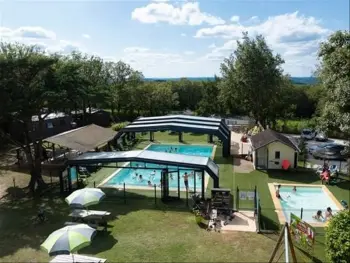 Chalet in Loupiac,Camping Sites et Paysages - Les Hirondelles  - Confort Sarlat - 2 chambres - terrasse non couverte (MAX 3 adultes + 2 enfants) 916944 N°982726