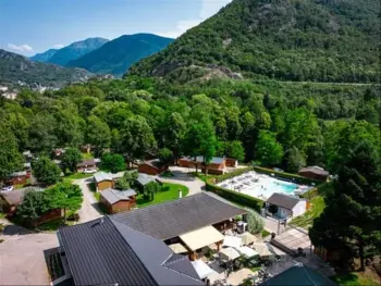 Chalet in Ax les Thermes,Camping le Malazéou (Wellness Sport Camping) - CHALET DES AMIS 4/5 personnes Terrasse bois 1065103 N°986435