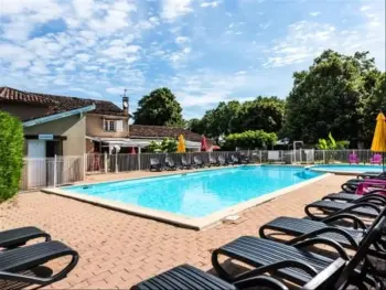 Chalet en Rivières,Camping  Le Domaine du Cèdre - Chalet Escapades 3 Pièces 4/6 Personnes (4 adultes + 2 enfants) (MAX 4 adultes + 2 enfants) 1080716 N°986596