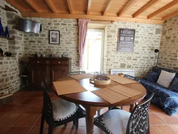 Gite à Annoville,Charmante maison en pierres proche plage avec terrasse couverte et jardin privé FR-1-362-1079 N°987168