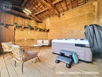 Gîte in Saint Cyr les Vignes,Évasion Champêtre avec Spa, Activités ludiques et Confort moderne FR-1-496-310 N°989380