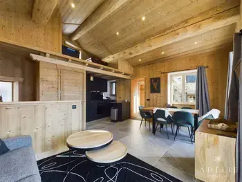 Chalet in Montvalezan La Rosière,Chalet Duplex T3 Refait à Neuf 60m² – Proche Pistes et Commerces, WiFi, Garage, Balcon Exposé Sud FR-1-398-662 N°989624