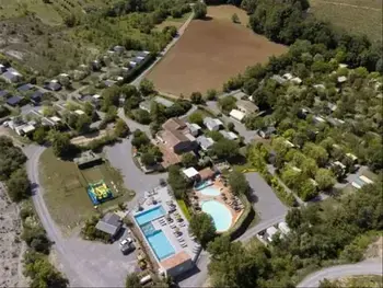 Chalet in Laurac en Vivarais,Flower Camping Saint Amand - NEW : Chalet Premium 37m² dont 12m² de terrasse couverte, 2 chambres, Clim, Tv, lave-vaisselle 983994 N°989833