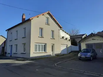 Casa rural en Ferrières sur Sichon,Gîte élégant avec 3 chambres, cour fermée et terrasse, proche des activités de montagne et de Vichy FR-1-489-497 N°991123