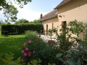 Gite in Sully sur Loire,Gîte rénové 18ème, en pleine nature, près de la Loire et du Château de Sully, jardin et terrasse ombragées FR-1-590-381 N°993838