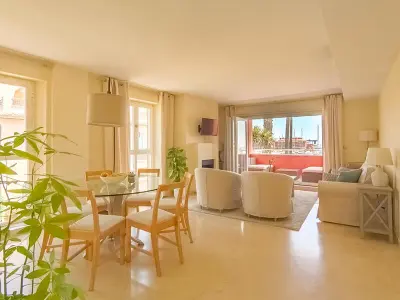 Appartement à San Roque,Luxueux appartement avec piscine privée et vue sur marina ES-321-2 N°994692