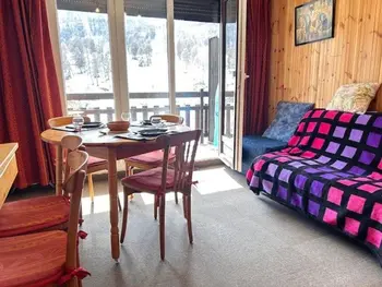 Appartamento a Risoul,Appartement 4 couchages, skis aux pieds, proche commerces à Risoul FR-1-330-580 N°999133