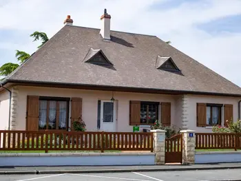 Gîte in Artenay,Gîte au cœur d'Artenay – 3 chambres, tout confort, à 25 min d'Orléans, proche commerces et musées FR-1-590-123 N°999787