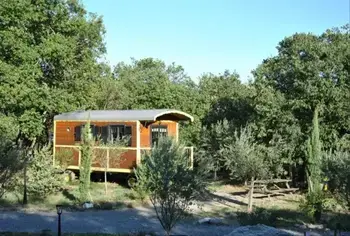 Hut in Vogué,Roulottes et Cabanes de Saint Cerice - Cabane de Sam climatisée ( petite maison de famille, spa privatif sur la terrasse ) / 5 p 984947 N°999818