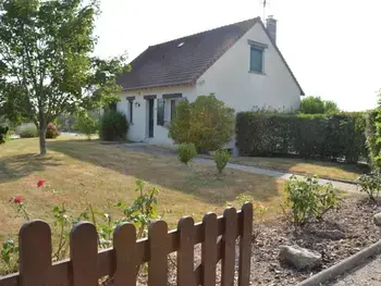 Cottage in Pouillé,Maison spacieuse avec jardin, terrasse, et équipements de loisirs à Pouillé FR-1-491-346 N°999913