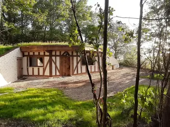 Cottage in Crouy sur Cosson,Location Insolite : Maison Hobbit avec Arbre Intégré, à Proximité de Chambord FR-1-491-375 N°999942