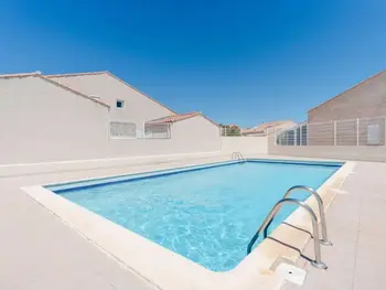 Villa en Gruissan,Pavillon climatisé avec piscine, terrasse, parking, et Wi-Fi à Gruissan FR-1-409-265 N°1001366