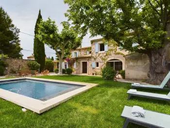 Casa en Mouriès,Mas Rénové à Mouriès avec Piscine, 4 Chambres et Jardin Provençal FR-1-599-103 N°1001402