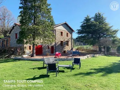 Gite à Le Cergne,Gîte familial en pierres avec jardin et animaux acceptés FR-1-496-317 N°1001832