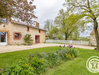 Cottage in Montilliers,Gîte confortable 2 chambres avec jardin, animaux admis, Wifi, parking FR-1-622-80 N°1001838