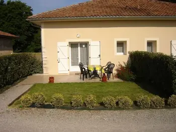 Agriturismo a Angoumé,Gîte rural chaleureux avec terrasse et jardin près des thermes de Saubusse FR-1-360-200 N°1003610