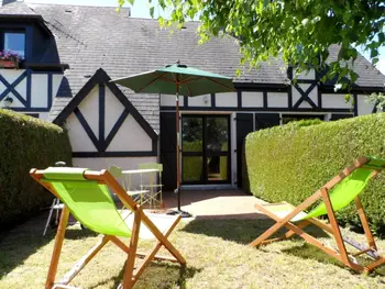 Appartement à Cabourg,Charmant Cottage Normand avec Jardin, Proche Hippodrome, Piscine Chauffée et Tennis, Parking Privé FR-1-487-288 N°1005099