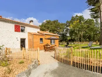 Casa rural en Saint Colomban,Ancien corps de ferme rénové avec jardin, terrasse et recharge EV, à 24 km de Nantes FR-1-306-1282 N°1011663