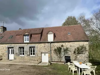 Gîte in Domfront en Poiraie,Maison de Charme Rénovée avec Jardin, Idéale pour Cyclistes et Randonneurs, Proche Mont Saint-Michel FR-1-497-201 N°1016115