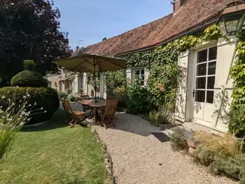 Cottage in Yèvre la Ville Yèvre le Châtel,Maison XVIIIe avec jardin privatif - Yèvre le Châtel FR-1-590-440 N°1016177