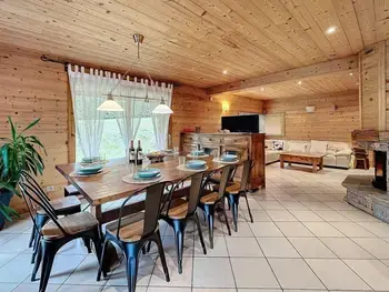 Chalet in Le Corbier,Chalet Savage 170m² près des pistes, Wi-Fi, parking, matériel bébé FR-1-267-299 N°1017548