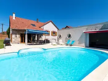 Alta Saona, Agriturismo a Villers lès Luxeuil, Gîte de charme avec piscine privée et jacuzzi dans les Vosges FR-1-583-128 N°1022245