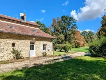 Casa rural en Saint Loup Nantouard,Retraite sereine avec piscine privée et tennis au cœur de la nature FR-1-583-20 N°1022253