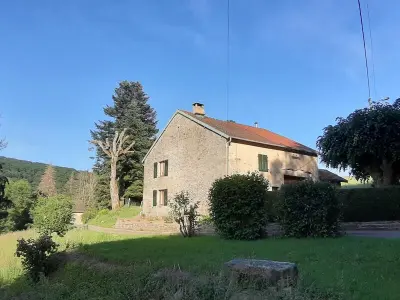 Gite à La Vaivre,Authentique fermette rénovée avec cheminée dans les Vosges FR-1-583-3 N°1022257