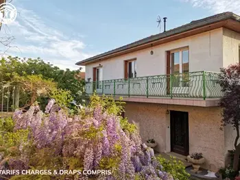 Agriturismo a Roanne,Gîte spacieux avec terrasse, cheminée, wifi et parking à Roanne FR-1-496-337 N°1022467