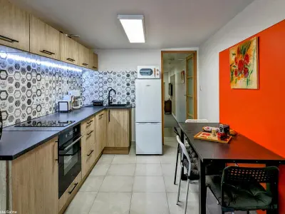 Gite à Luxeuil les Bains,Charmant appartement moderne avec balcon, WiFi, animaux admis à Luxeuil-Les-Bains FR-1-583-363 N°1030424