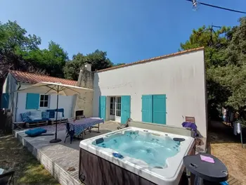 Huisje in Saint Georges d'Oléron,Maison familiale proche plage avec jacuzzi et Internet FR-1-778-33 N°1030437