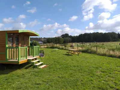 Maison à Cérans Foulletourte Cérans,Séjour pittoresque en roulotte équipée FR-1-410-455 N°1034061