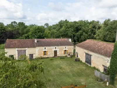 Gite à Saint Front de Pradoux,Gîte en pierre charmeur avec WiFi et jardin au cœur du Périgord FR-1-616-422 N°1034103