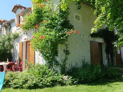 Gite à Salles Lavalette,Gîte 3 ch. avec jardin, cheminée, animaux admis, WIFI, parking, proche loisirs & châteaux FR-1-653-269 N°1034115